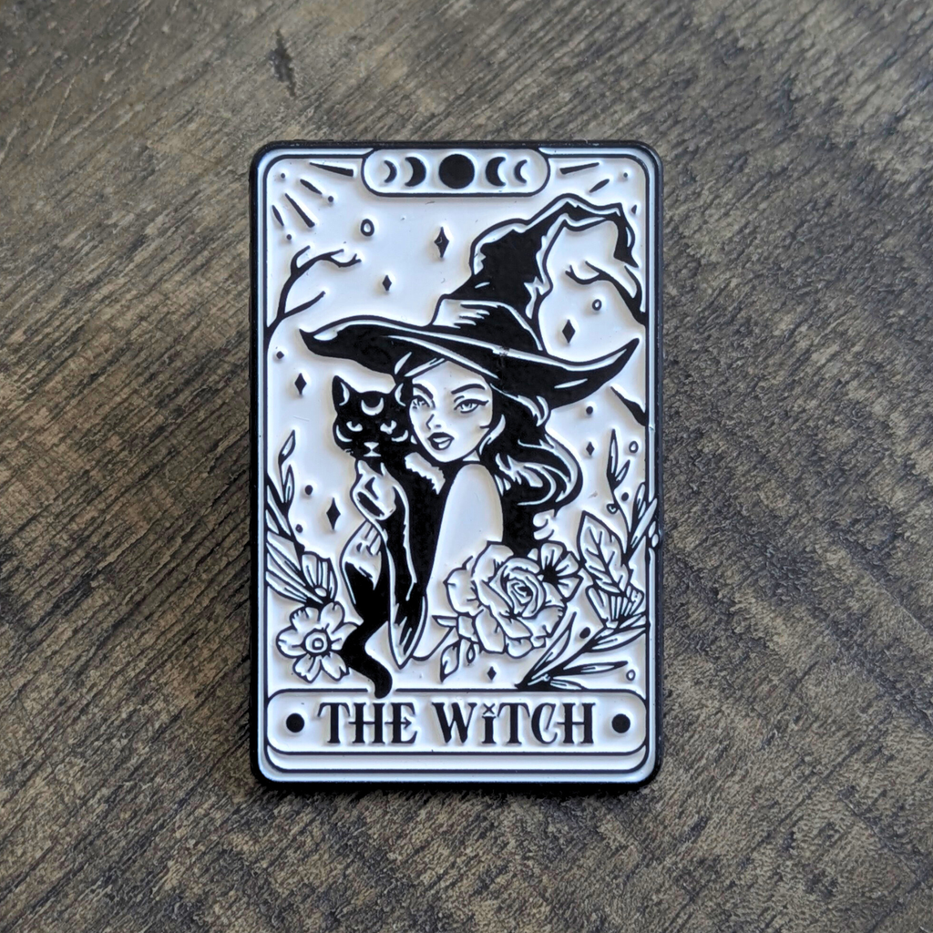 Badge / Pin's métallique The Witch