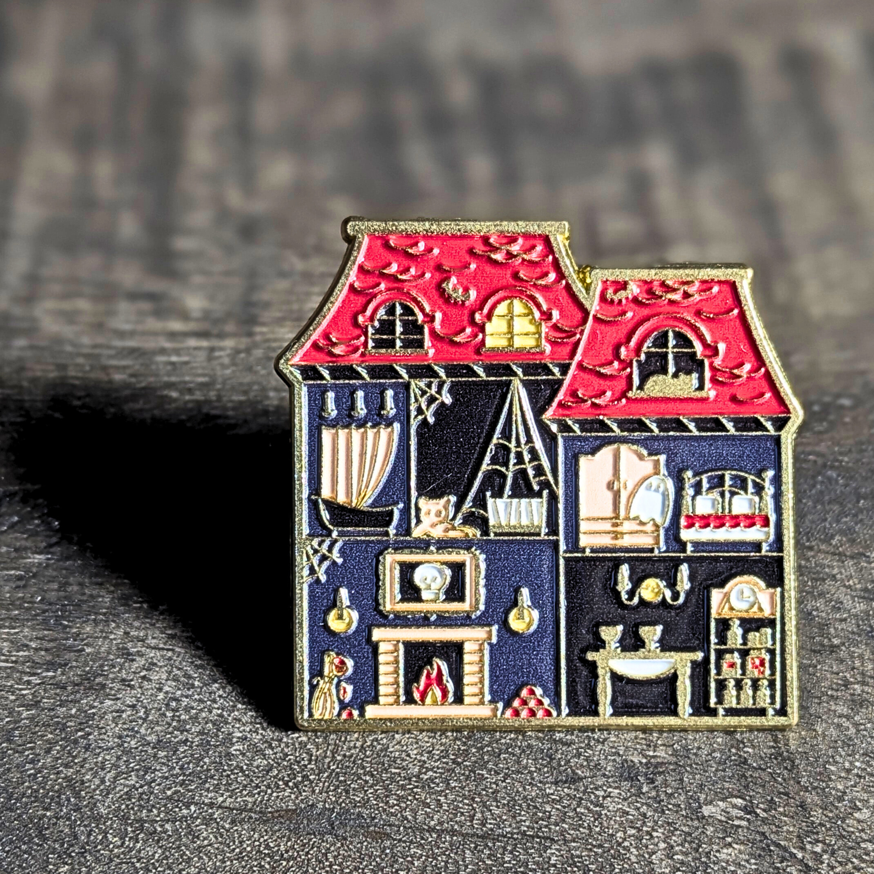 Badge / Pin's métallique Maison hantée