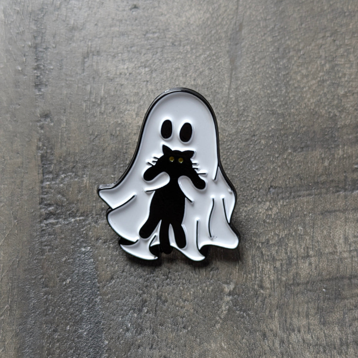 Badge / Pin's métallique Fantôme et chat