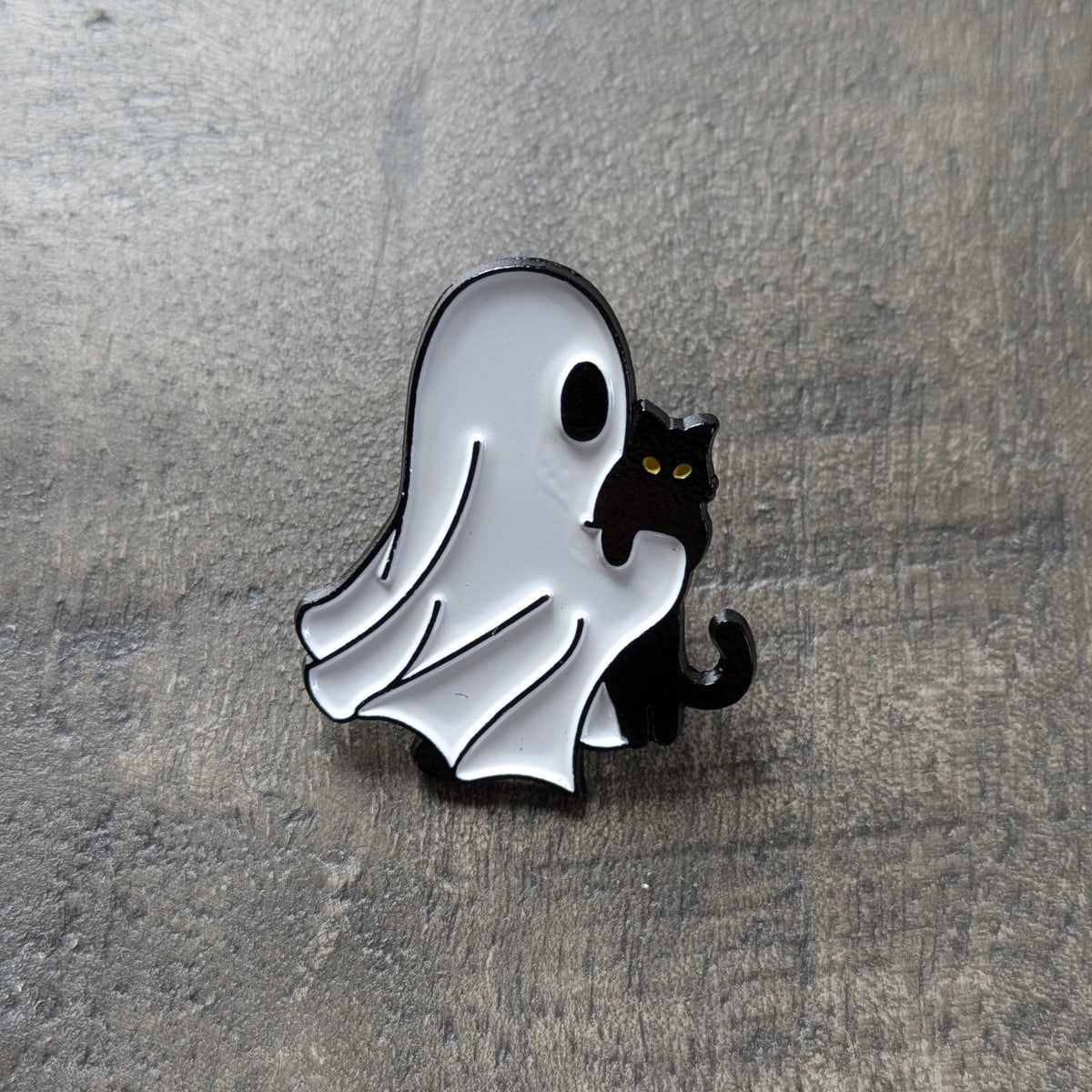 Badge / Pin's métallique Fantôme et chat