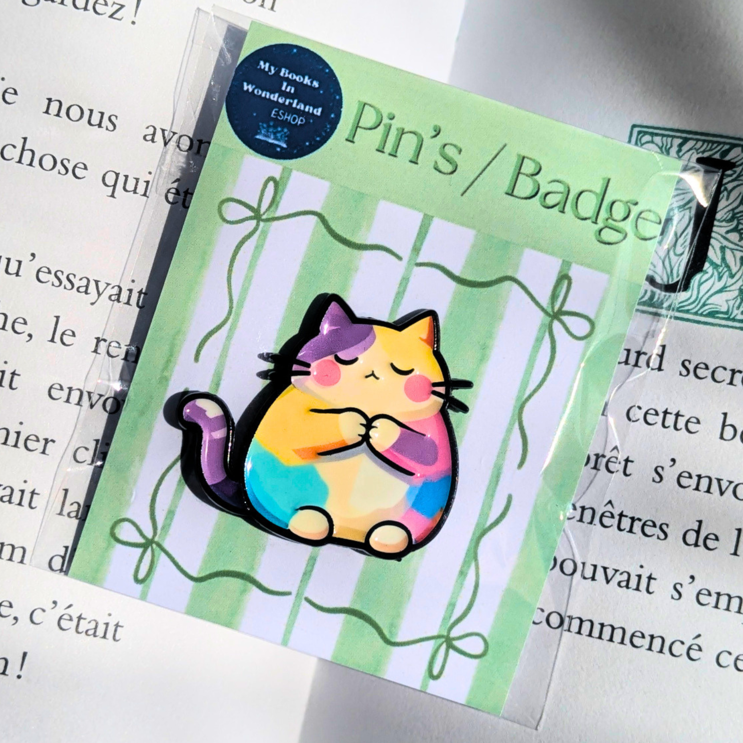Pin's métallique Chat mignon et coloré - Modèle 2