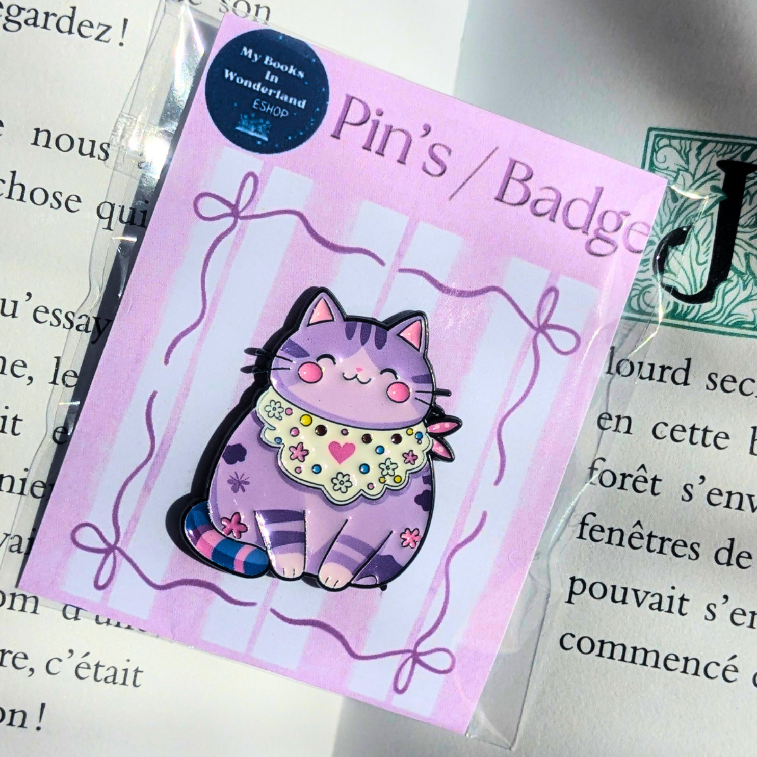 Pin's métallique Chat mignon et coloré - Modèle 3