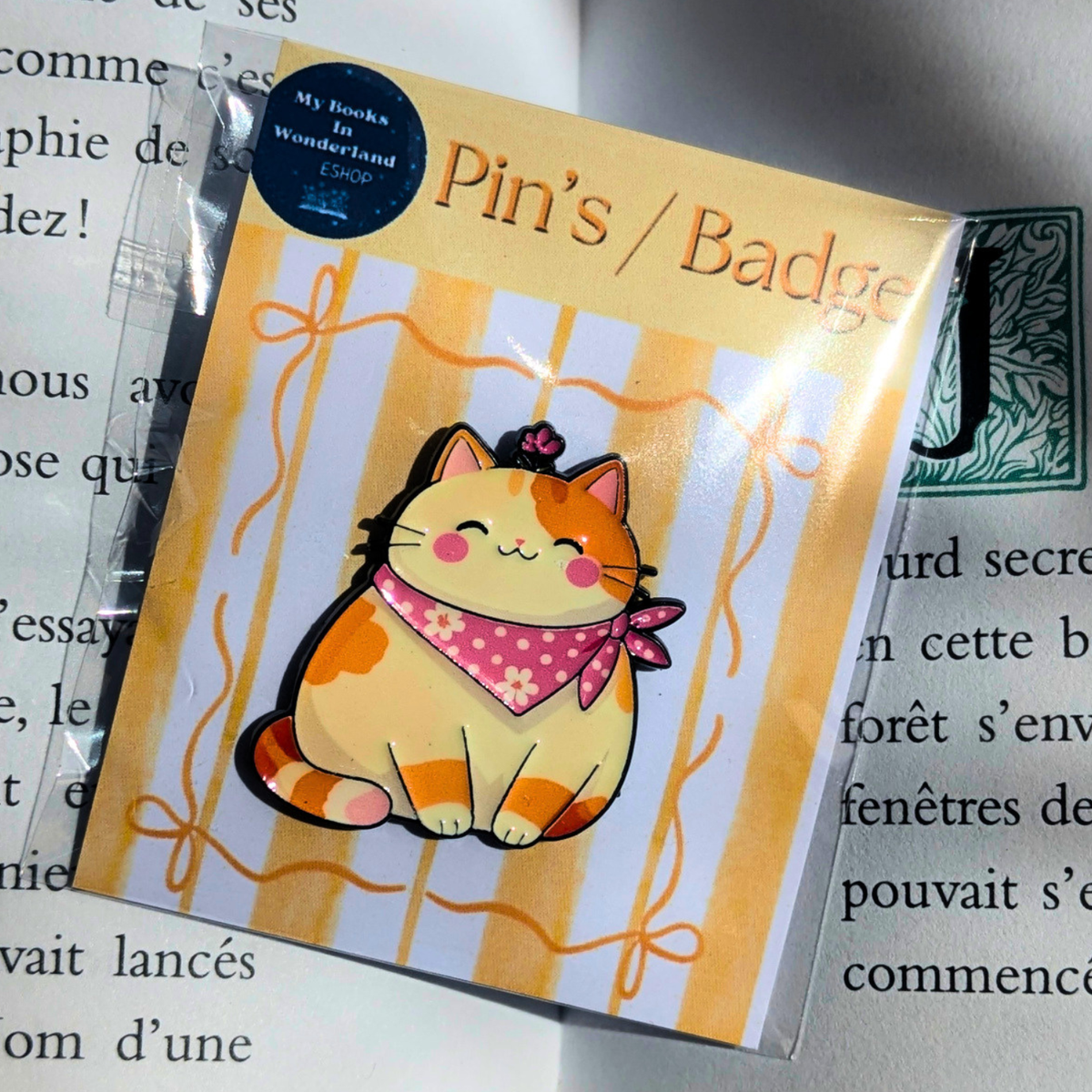Pin's métallique Chat mignon et coloré - Modèle 4