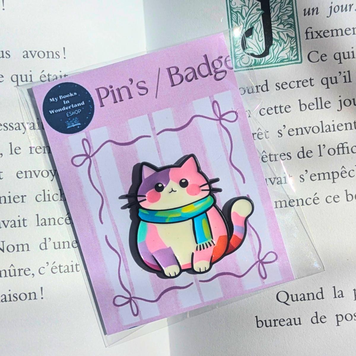Pin's métallique Chat mignon et coloré - Modèle 5