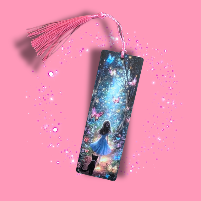 Marque-page acrylique Alice pompon rose– Collection Alice in Wonderland