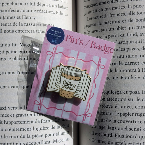 Badge / Pin's métallique Coffee and books